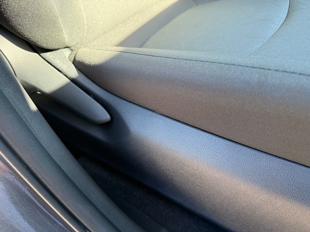 Used 2025 Toyota RAV4 XLE FWD image 43