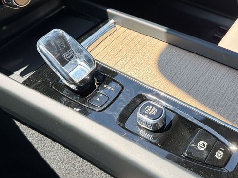 New 2026 Volvo XC60 B5 Plus w/ Climate Package image 18