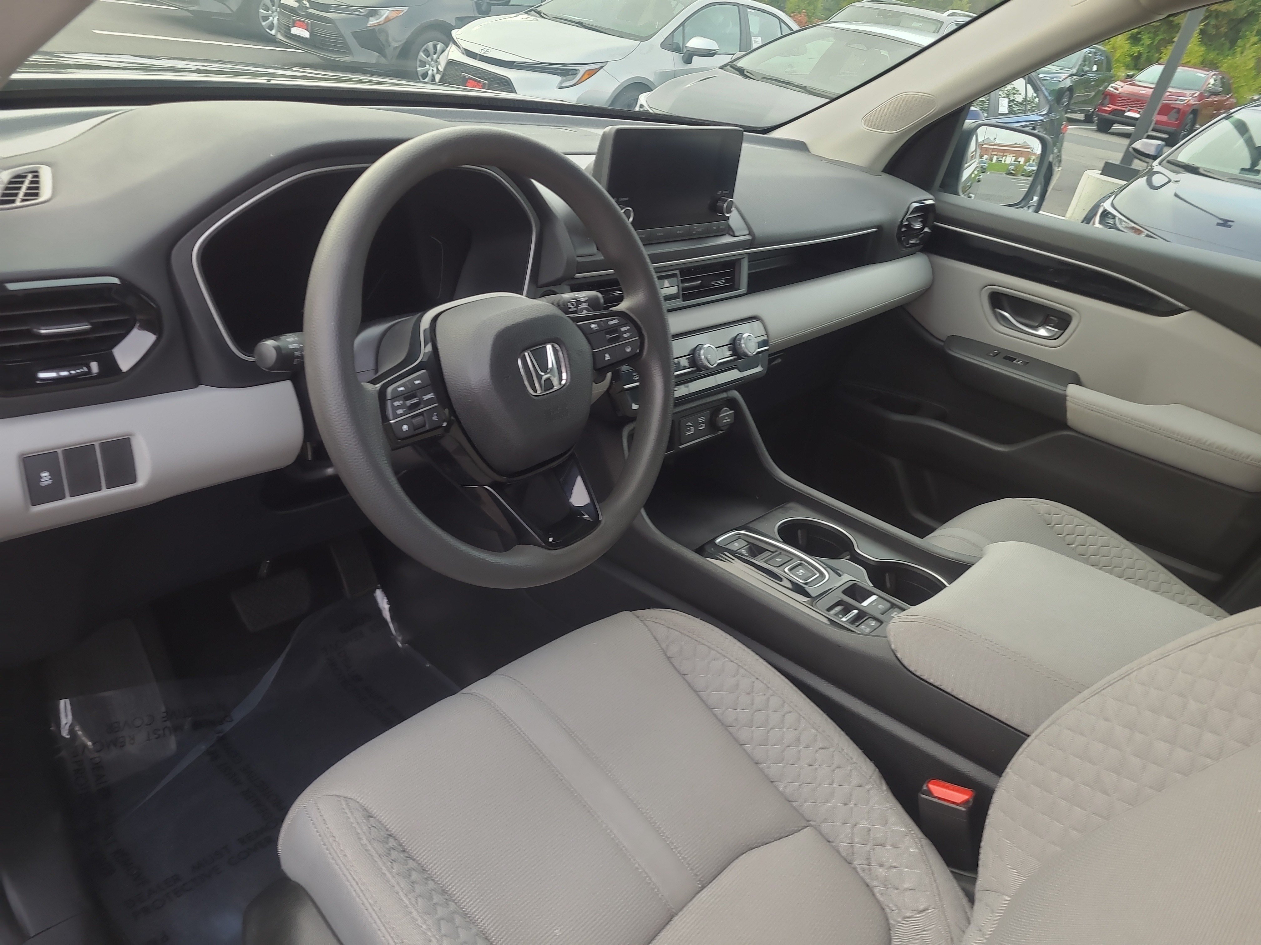 Used 2023 Honda Pilot LX image 15