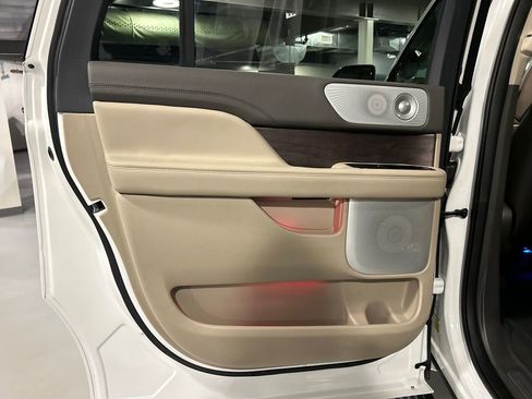 Used 2022 Lincoln Navigator L Reserve AWD/4WD image 24