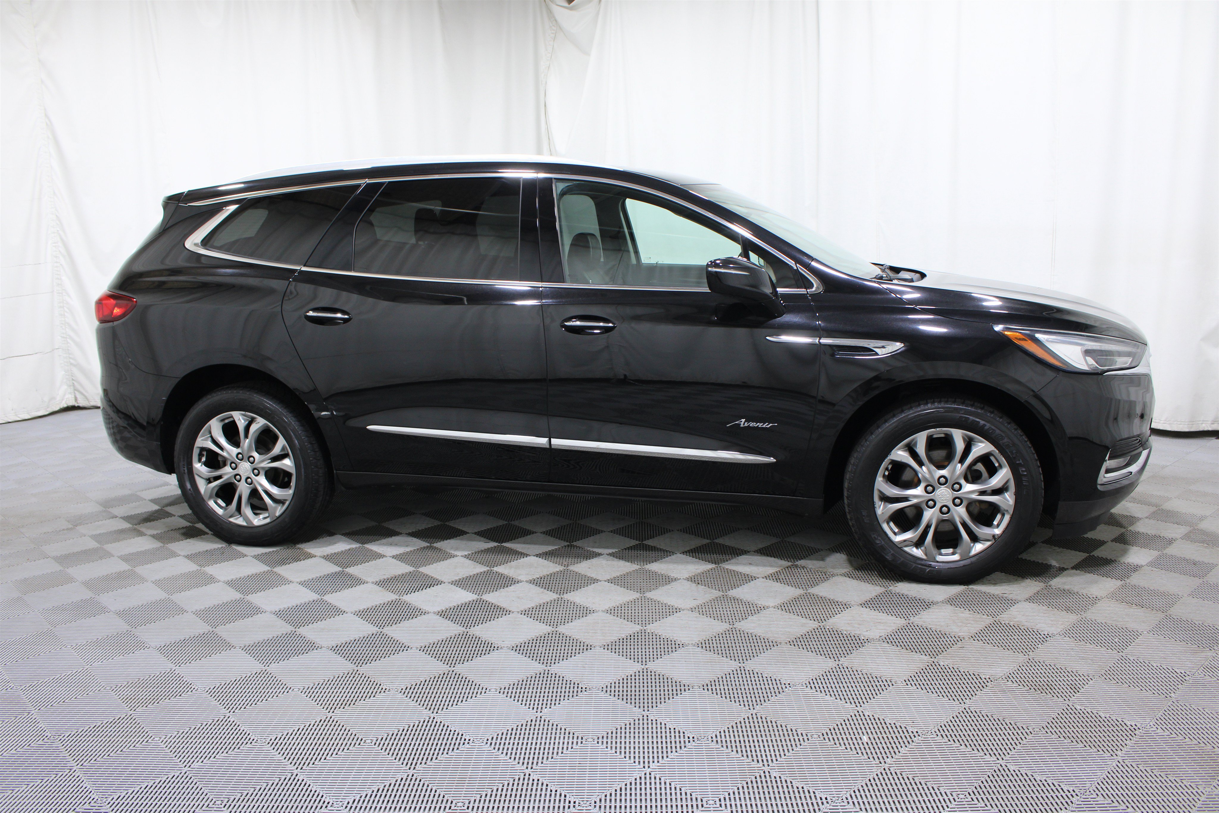 Used 2018 Buick Enclave Avenir w/ Avenir Technology Package AWD/4WD image 33