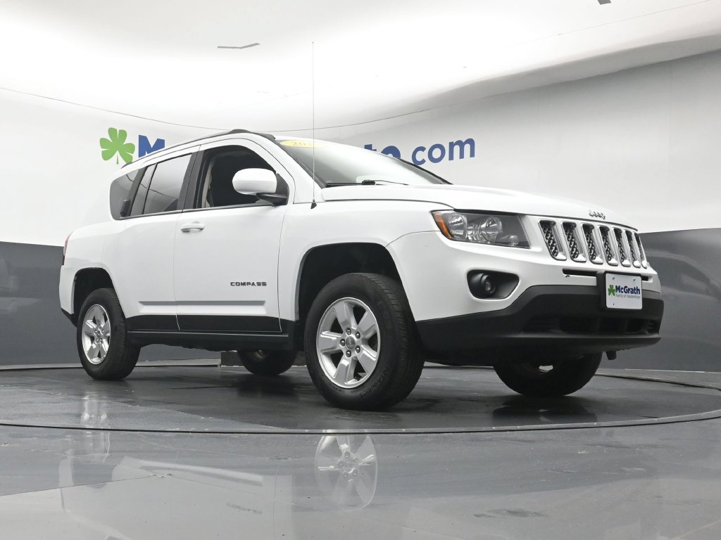 Used 2017 Jeep Compass Latitude FWD image 25