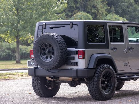 Used 2013 Jeep Wrangler Unlimited Rubicon w/ Connectivity Group image 5