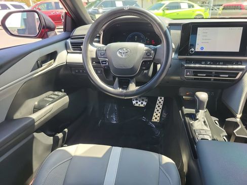 Used 2025 Toyota Camry SE w/ Convenience Package FWD image 13