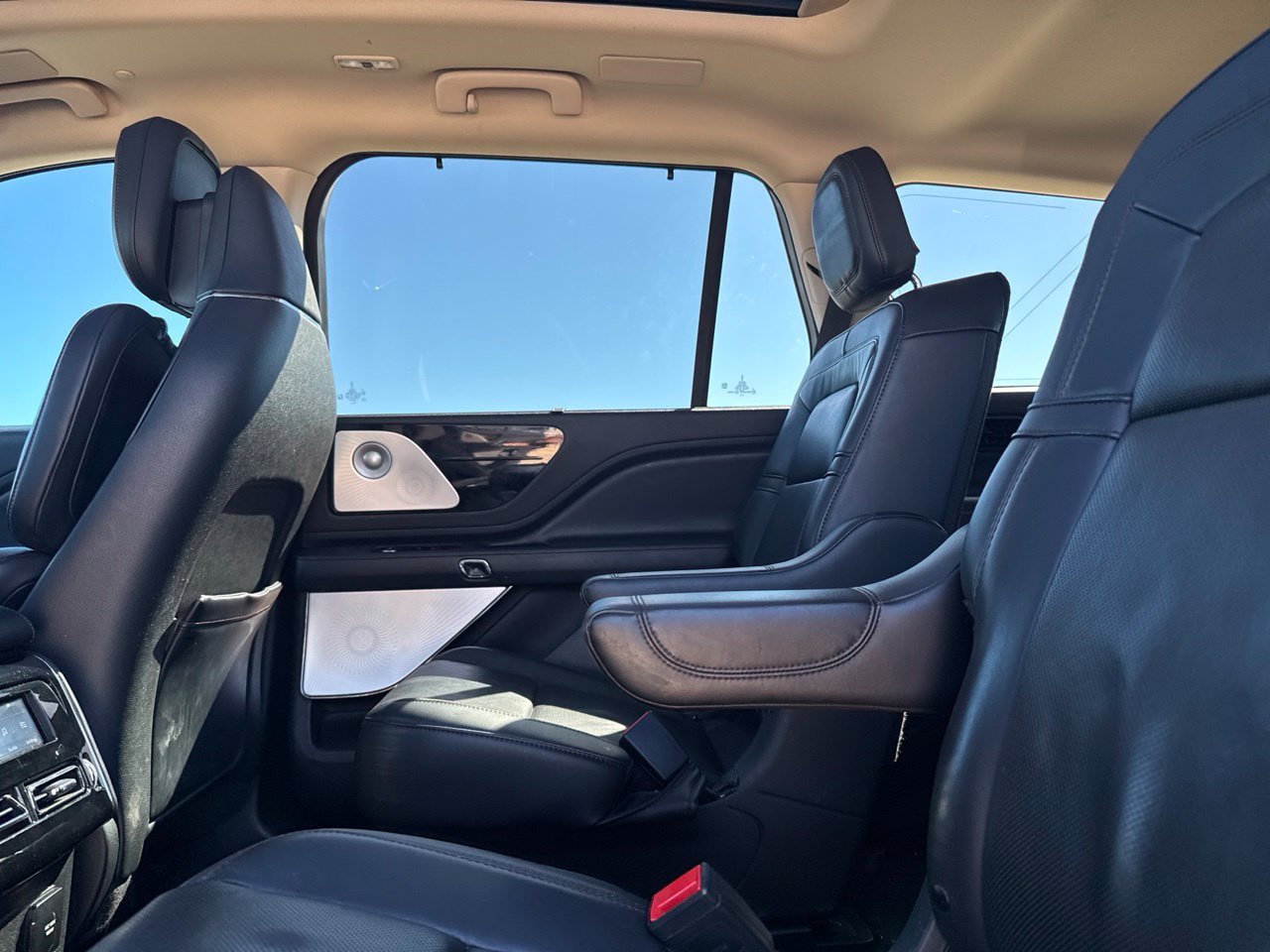 Used 2023 Lincoln Aviator Reserve w/ Equipment Group 201A RWD image 41