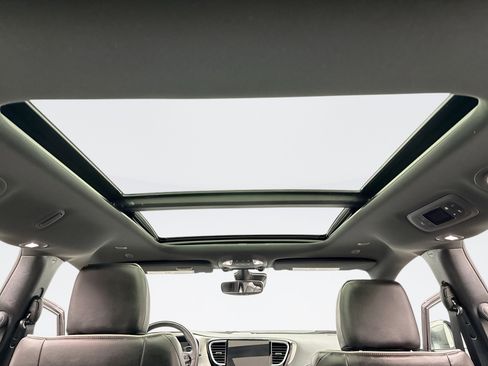 Used 2022 Chrysler Pacifica Limited w/ S Appearance Package image 20