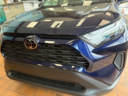 Used 2025 Toyota RAV4 XLE w/ Convenience Package FWD image 9