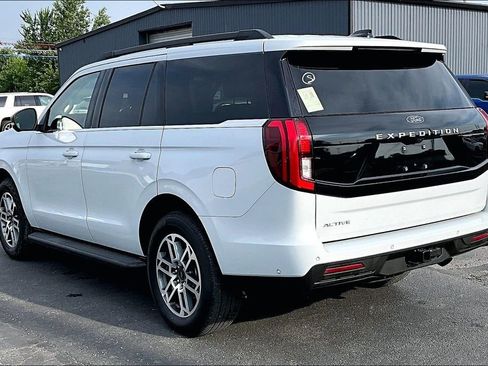 Used 2025 Ford Expedition Active AWD/4WD image 3