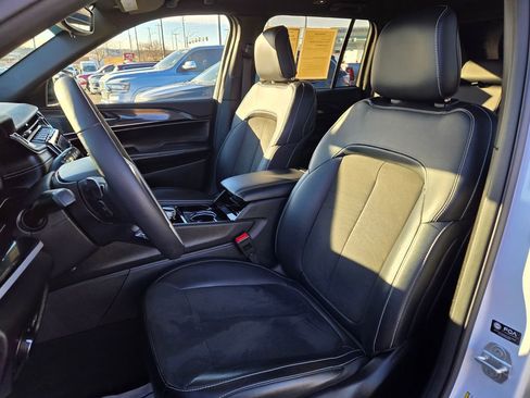 Used 2023 Jeep Grand Cherokee Altitude image 14