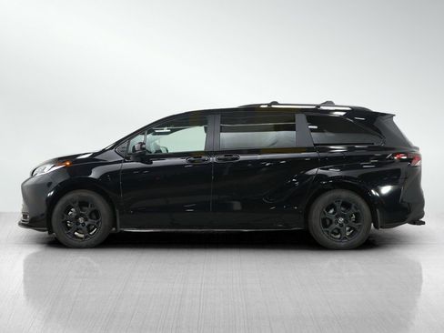Certified 2025 Toyota Sienna XLE Woodland Edition AWD/4WD image 2