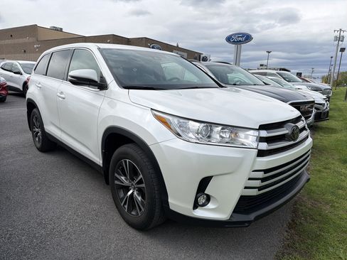 Used 2019 Toyota Highlander Plus AWD/4WD image 2