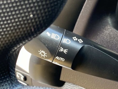 Used 2017 Toyota Corolla LE image 17