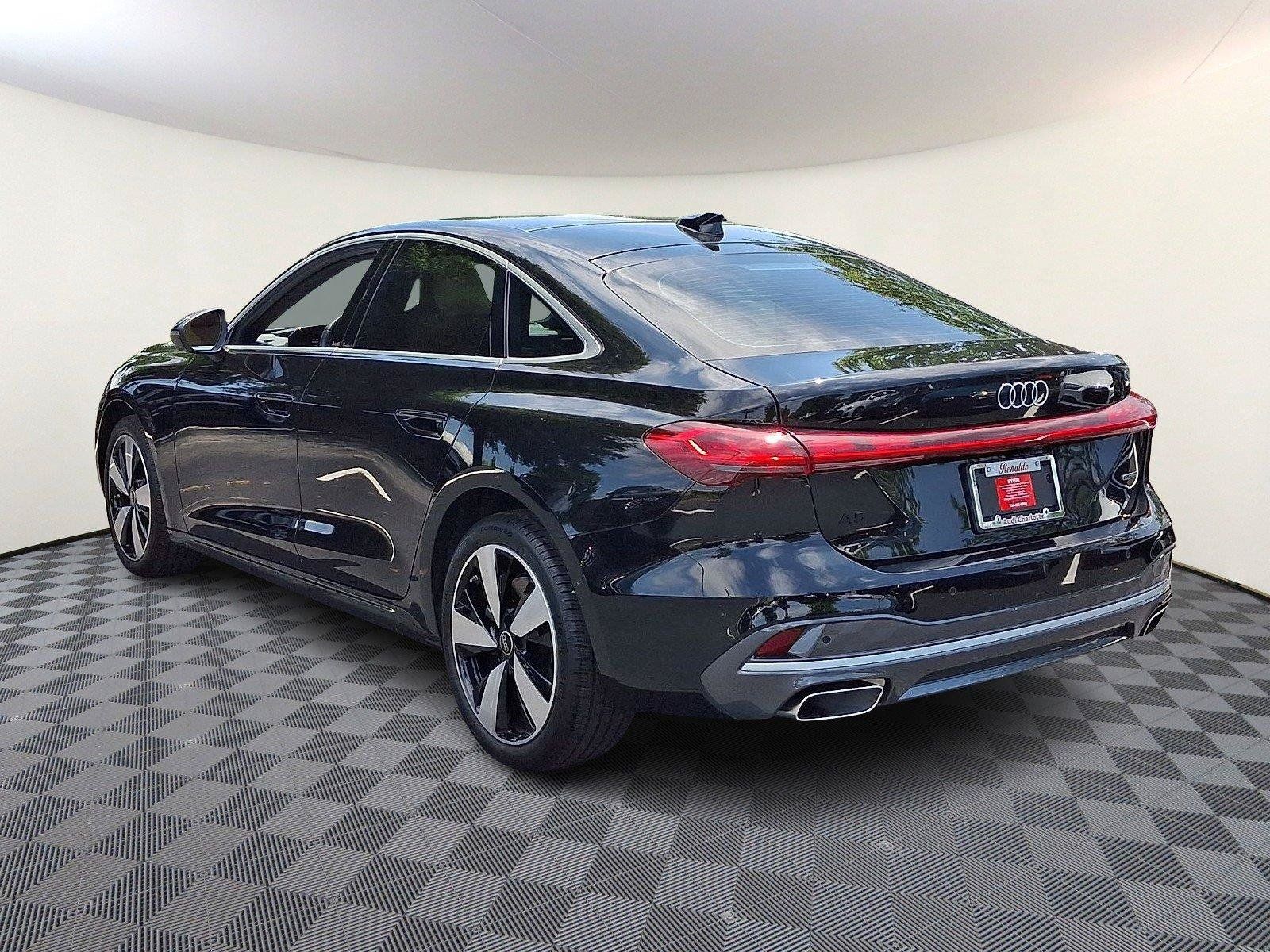 Used 2025 Audi A5 2.0T Prestige AWD/4WD image 4