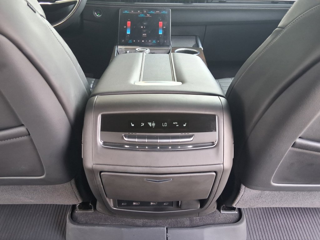 Used 2026 Cadillac Escalade Platinum Sport w/ LPO, Floor Liner Package RWD image 28