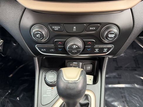 Used 2014 Jeep Cherokee Limited AWD/4WD image 14