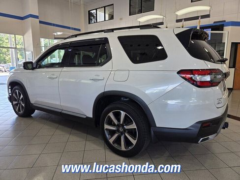 Used 2023 Honda Pilot Elite image 4