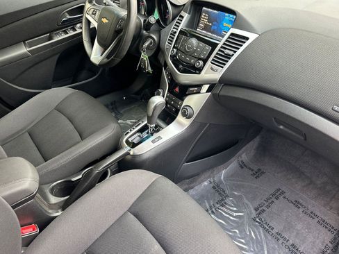 Used 2014 Chevrolet Cruze LT w/ Technology Package image 16