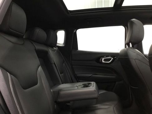 Used 2023 Jeep Compass High Altitude AWD/4WD image 21