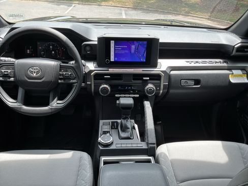 Used 2026 Toyota Tacoma SR5 AWD/4WD image 18