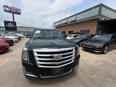 Used 2019 Cadillac Escalade Premium Luxury AWD/4WD image 8