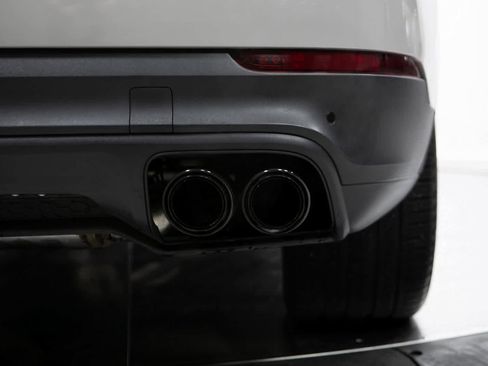 Certified 2023 Porsche Cayenne S Platinum image 36