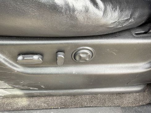 Used 2010 GMC Yukon Denali image 29