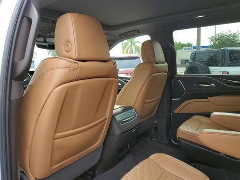 Certified 2023 Cadillac Escalade Premium Luxury AWD/4WD image 16