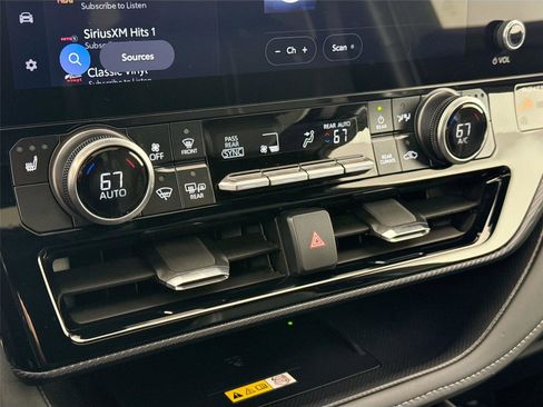 Certified 2025 Toyota Highlander XSE image 27