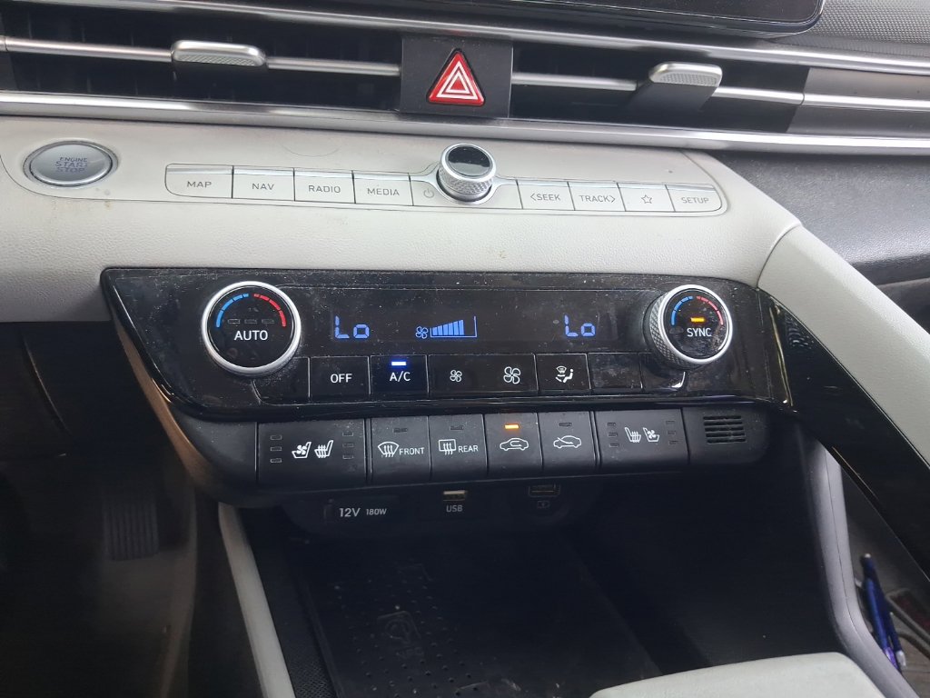 Used 2022 Hyundai Elantra Limited FWD image 28