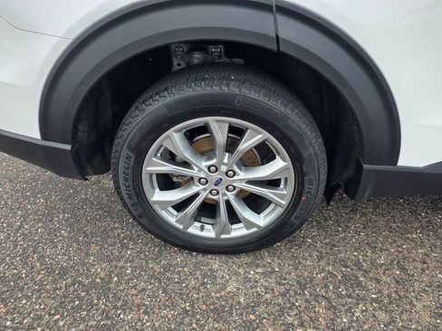 Used 2022 Ford Explorer XLT w/ Equipment Group 202A AWD/4WD image 9