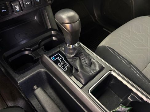 Used 2020 Toyota Tacoma TRD Off-Road w/ Technology Package image 30