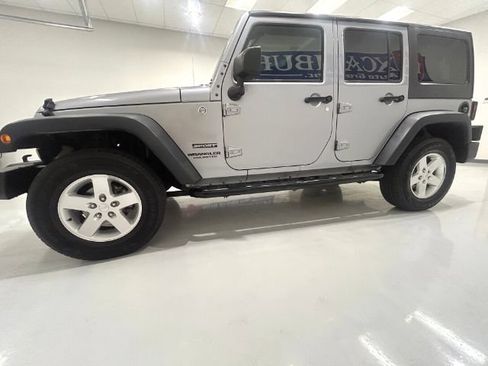 Used 2015 Jeep Wrangler Unlimited Sport w/ Quick Order Package 24S AWD/4WD image 4