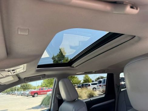 Used 2019 Toyota Highlander XLE AWD/4WD image 31