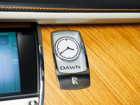 Used 2017 Rolls-Royce Dawn RWD image 39