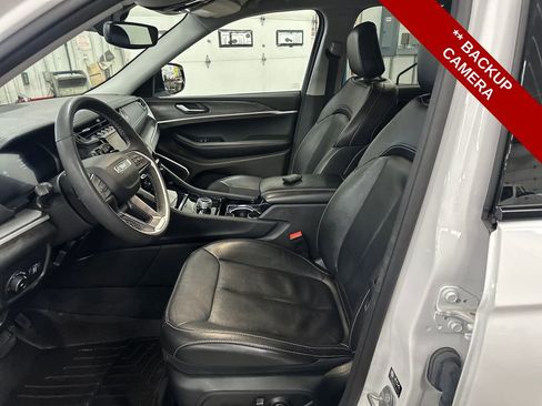 Used 2023 Jeep Grand Cherokee Limited w/ Black Appearance Package image 11