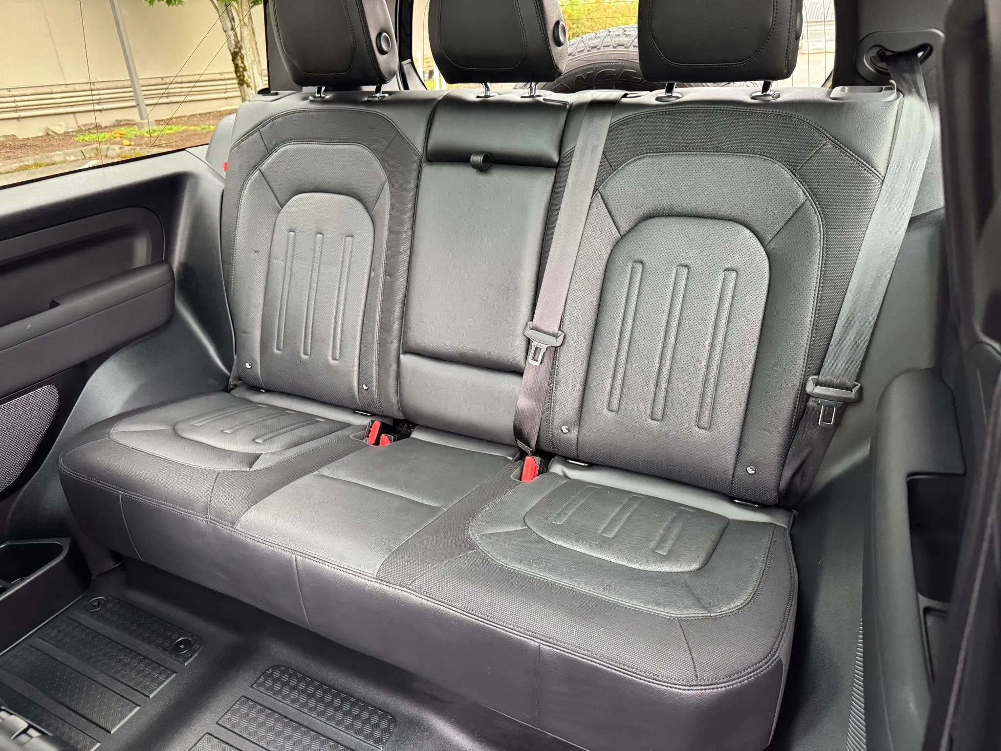 Used 2022 Land Rover Defender 90 X-Dynamic S AWD/4WD image 26