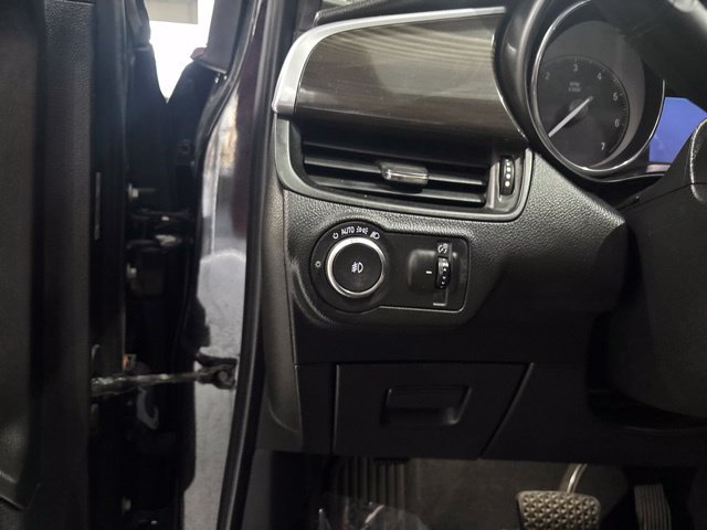 Used 2020 Buick Envision Essence FWD image 14