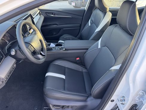 New 2026 Toyota Camry Hybrid FWD image 2