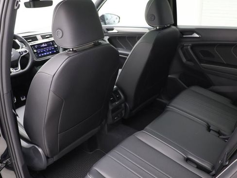 Used 2024 Volkswagen Tiguan SE R-Line image 11