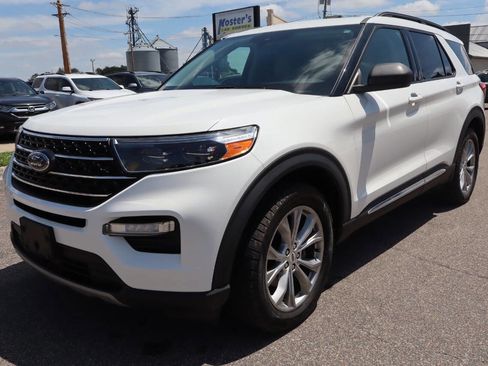 Used 2020 Ford Explorer XLT w/ Equipment Group 202A AWD/4WD image 1