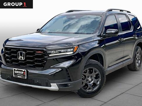 Used 2025 Honda Pilot TrailSport image 1