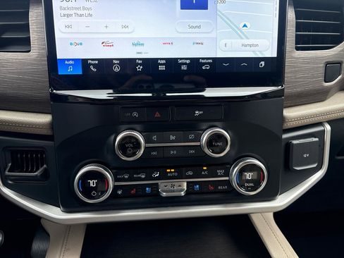 Used 2024 Ford Expedition Max Limited image 13
