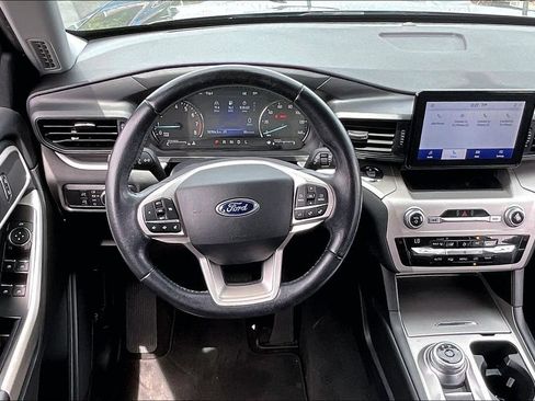 Used 2021 Ford Explorer XLT RWD image 4