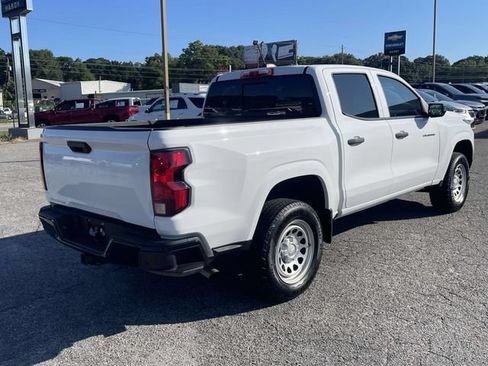 Used 2025 Chevrolet Colorado W/T RWD image 3