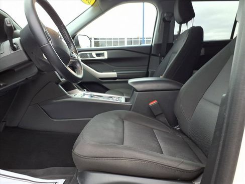 Certified 2023 Ford Explorer XLT w/ Class IV Trailer Tow Package image 15