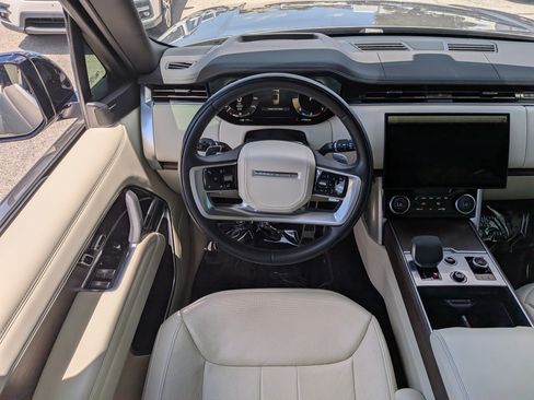 Used 2023 Land Rover Range Rover Long Wheelbase SE AWD/4WD image 18