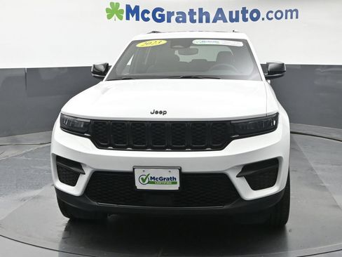Used 2023 Jeep Grand Cherokee Altitude AWD/4WD image 6