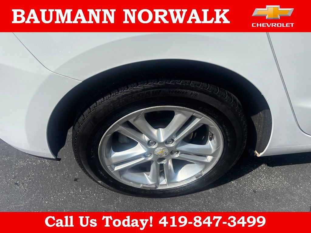 Used 2017 Chevrolet Cruze LT FWD image 11