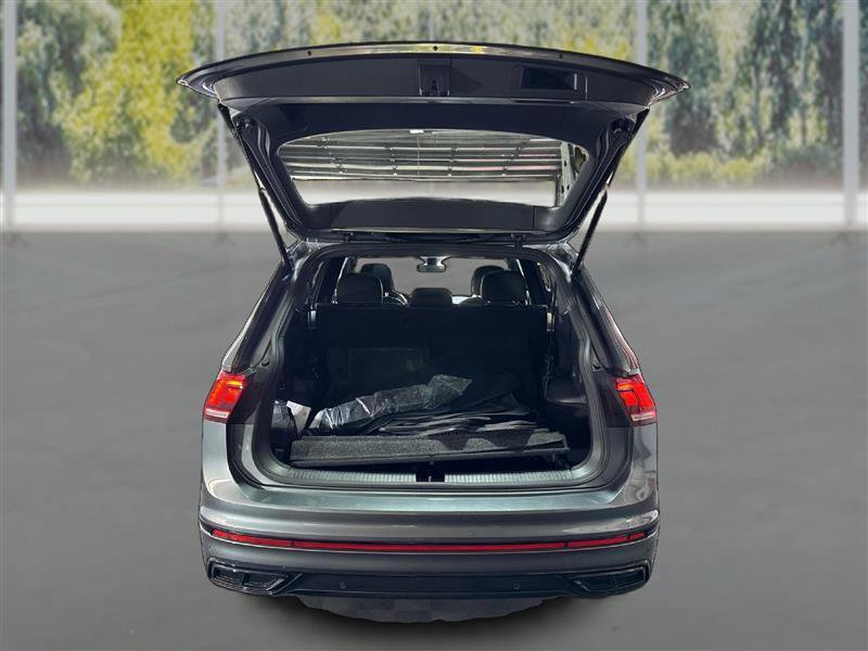 Used 2023 Volkswagen Tiguan SE R-Line FWD image 13