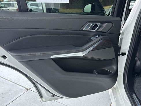 Used 2023 BMW X7 xDrive40i w/ Executive Package image 15